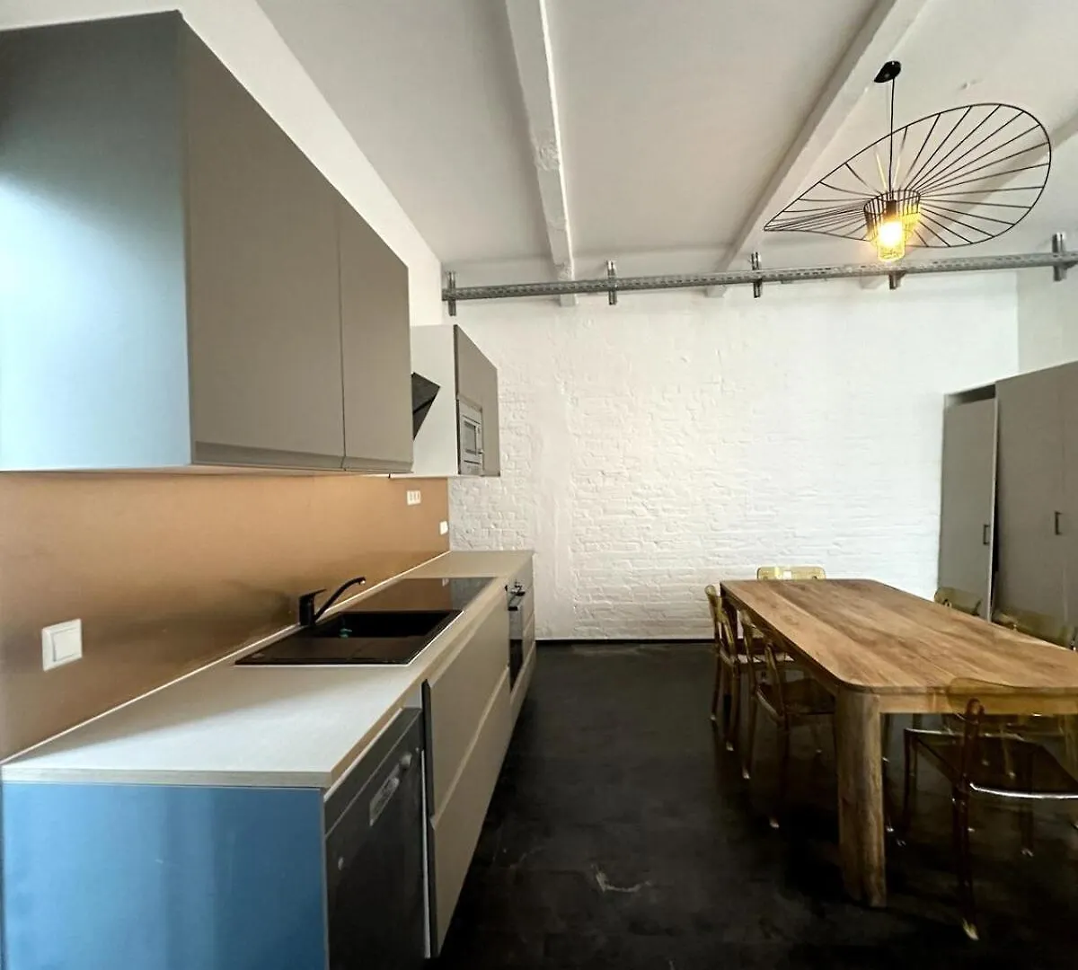 Classic Black Room In Vibrant Area 6 Berlin Germany