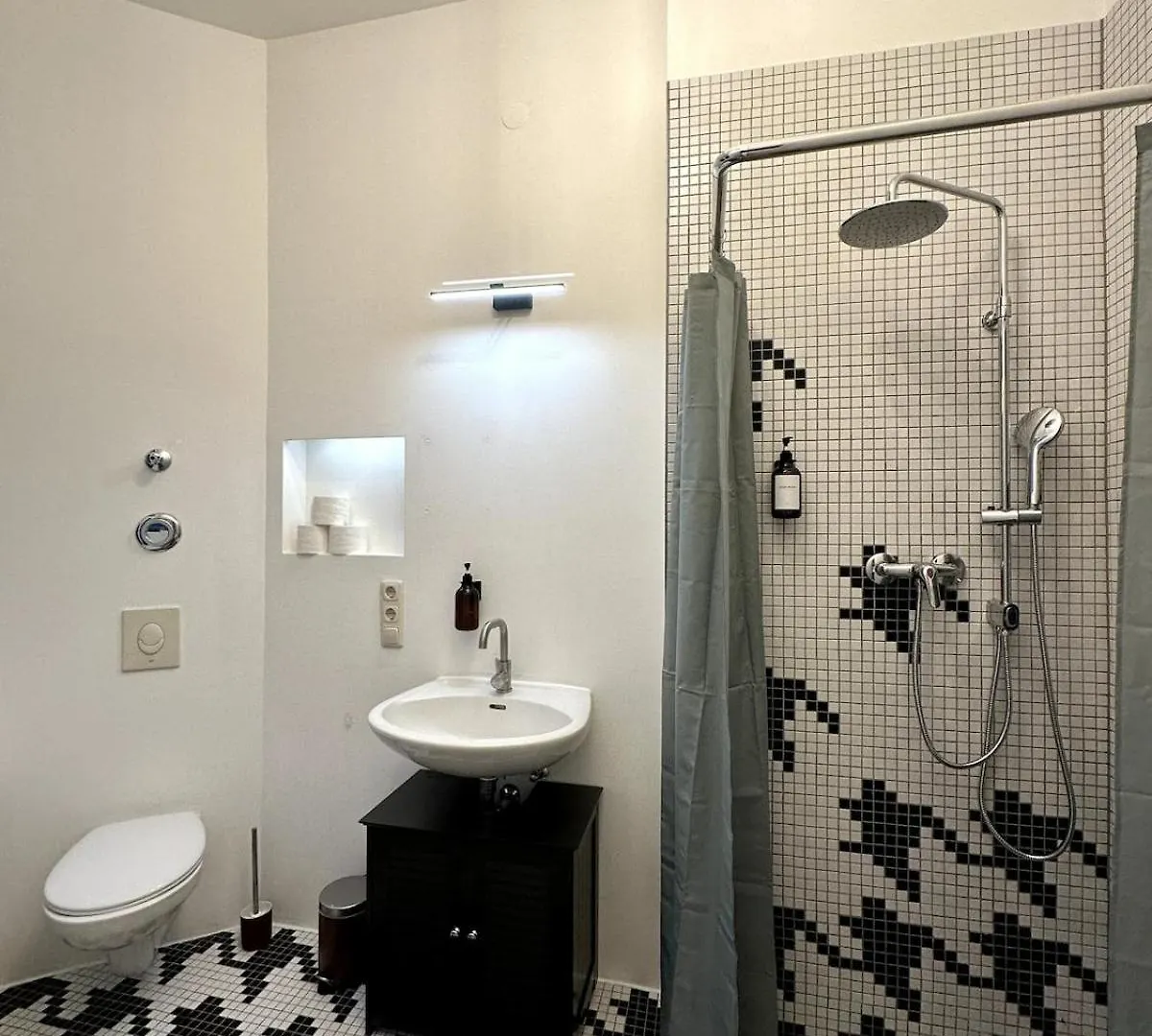 Apartment Classic Black Room In Vibrant Area 6 Berlin