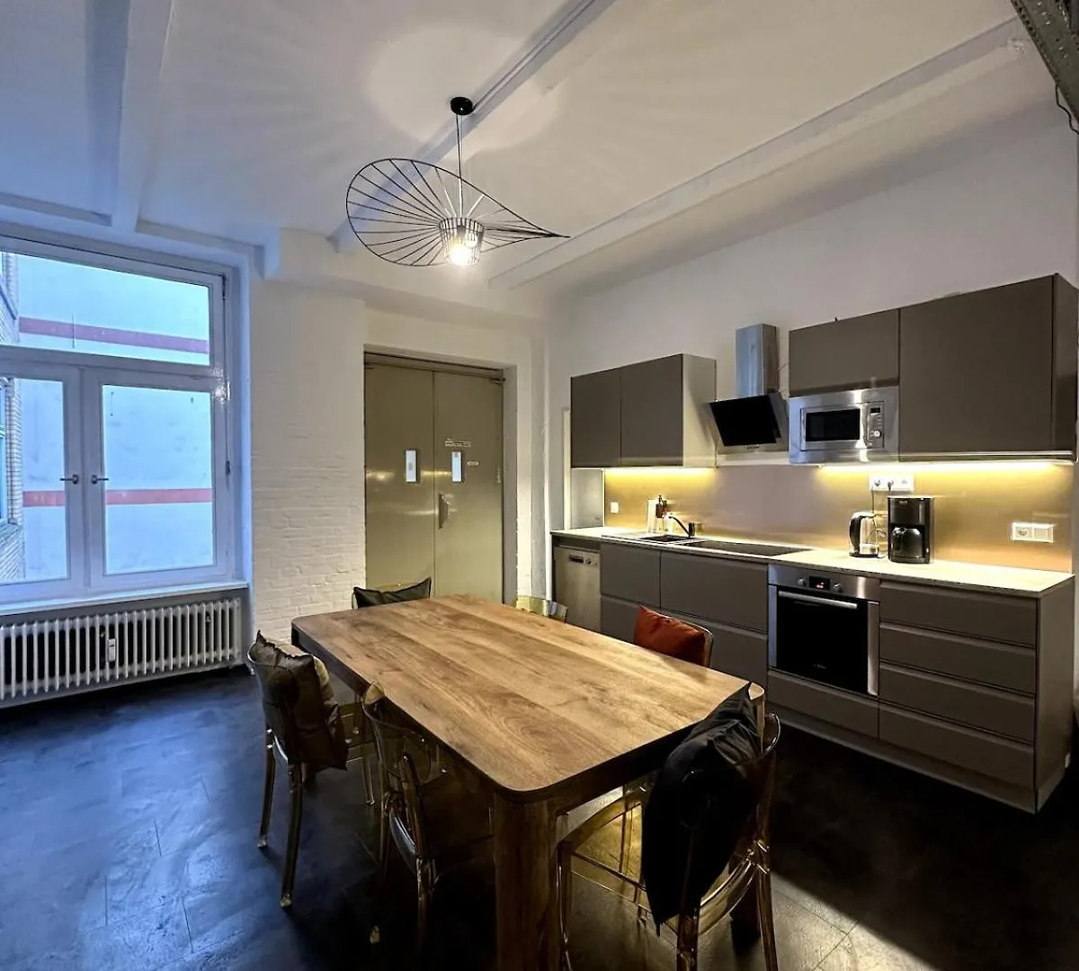 Apartment Classic Black Room In Vibrant Area 6 Berlin