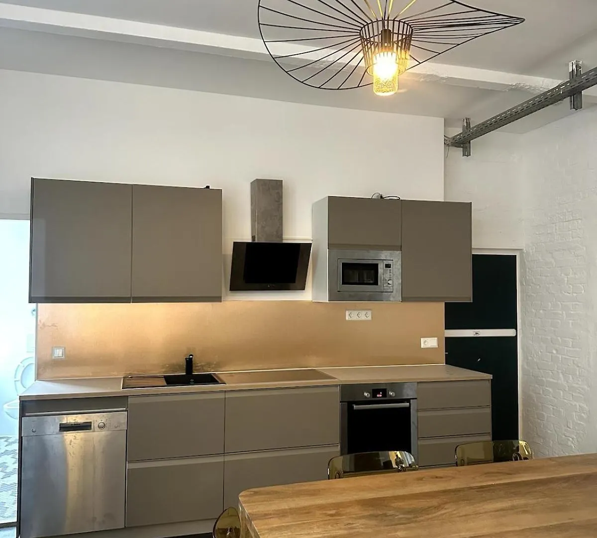 Classic Black Room In Vibrant Area 6 Berlin Germany