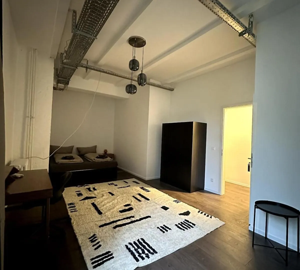 Classic Black Room In Vibrant Area 6 Berlin 0*,