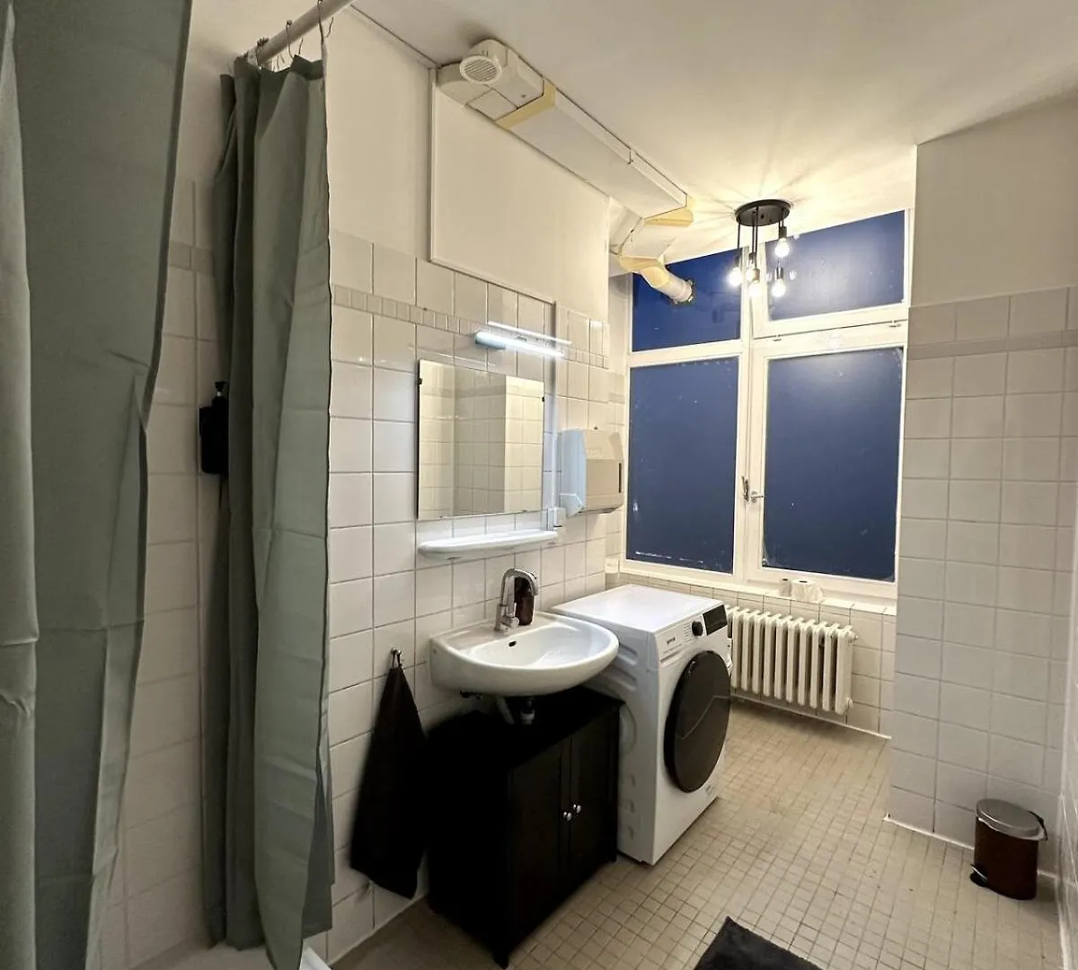 Classic Black Room In Vibrant Area 6 Berlin 0*,  Germany
