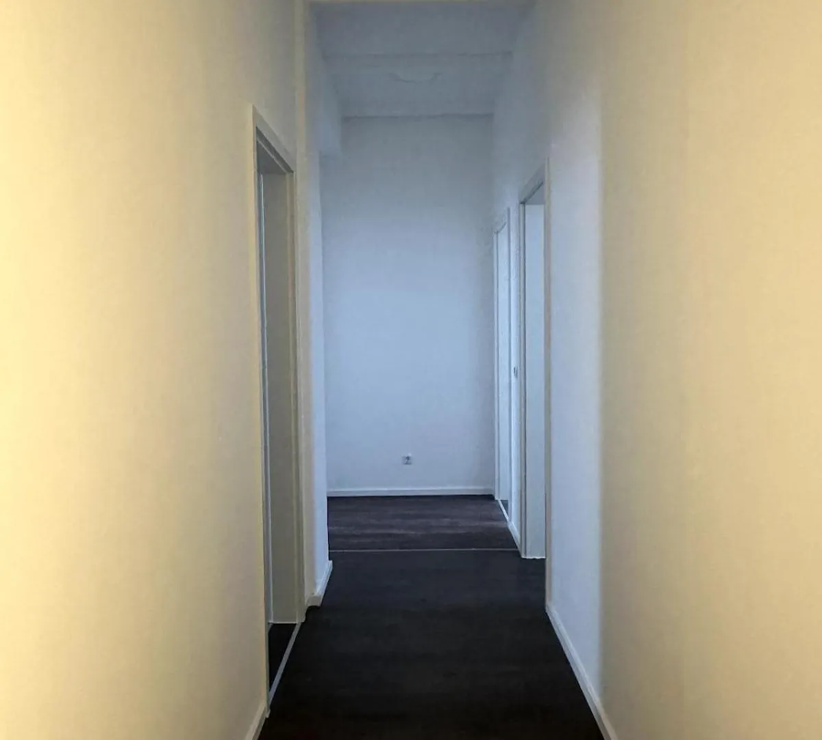 Apartment Classic Black Room In Vibrant Area 6 Berlin