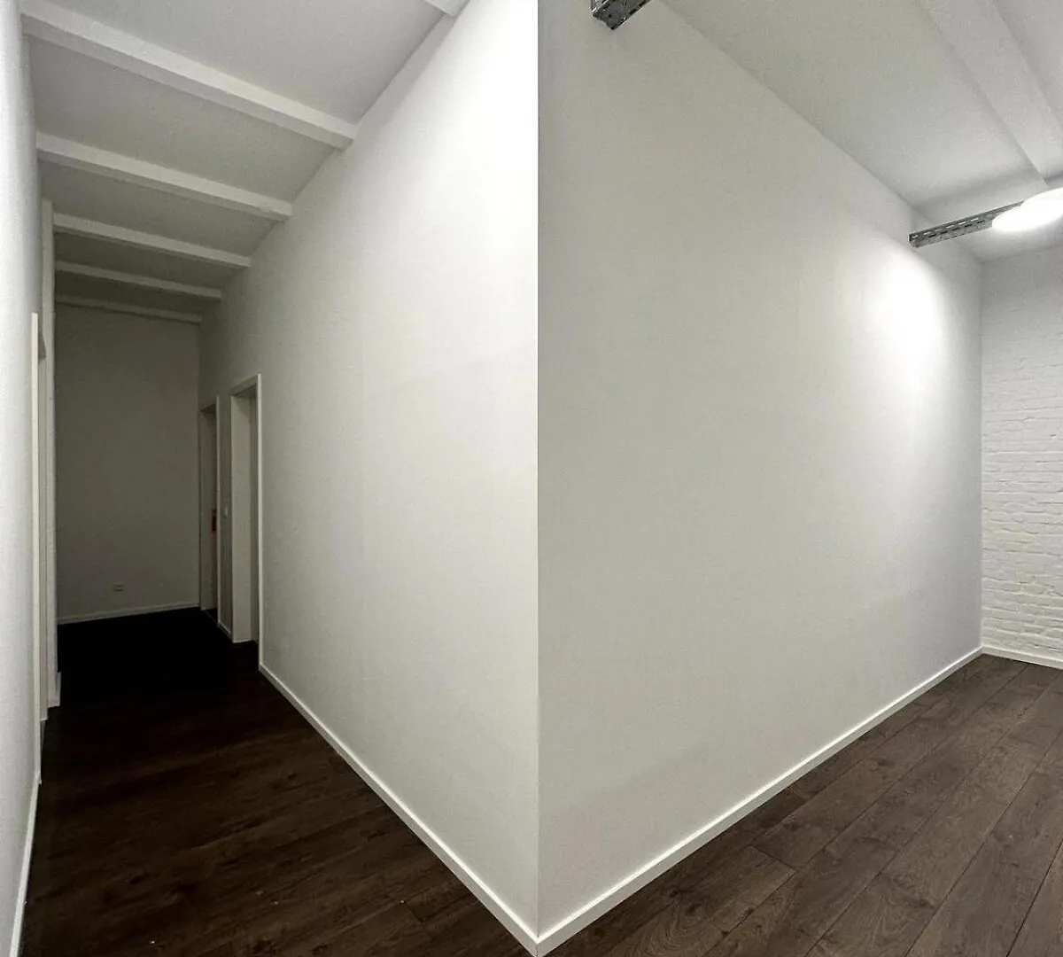 Classic Black Room In Vibrant Area 6 Berlin
