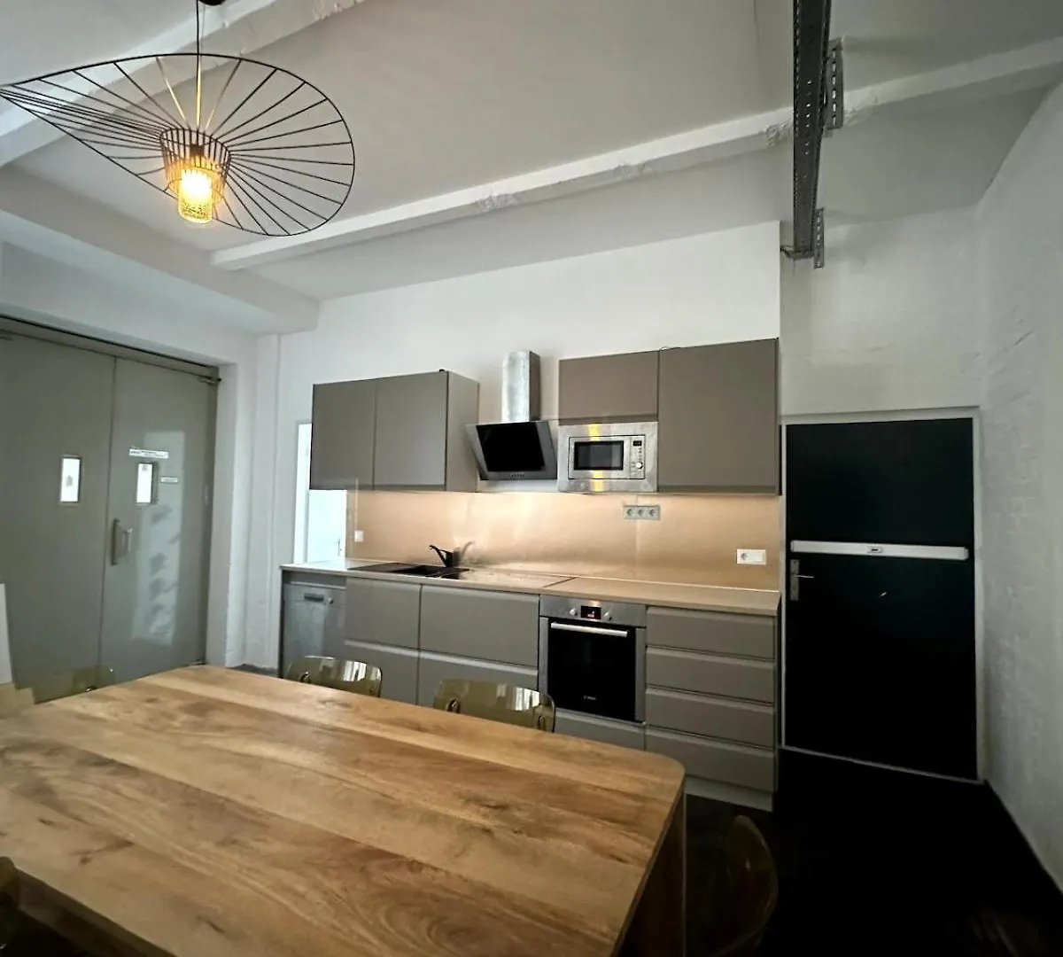 Classic Black Room In Vibrant Area 6 Berlin Tyskland